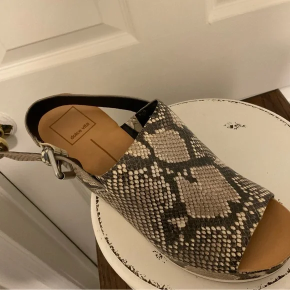 NWOT Python Dolce Vita Platform peep toe sling back. - Picture 6 of 7